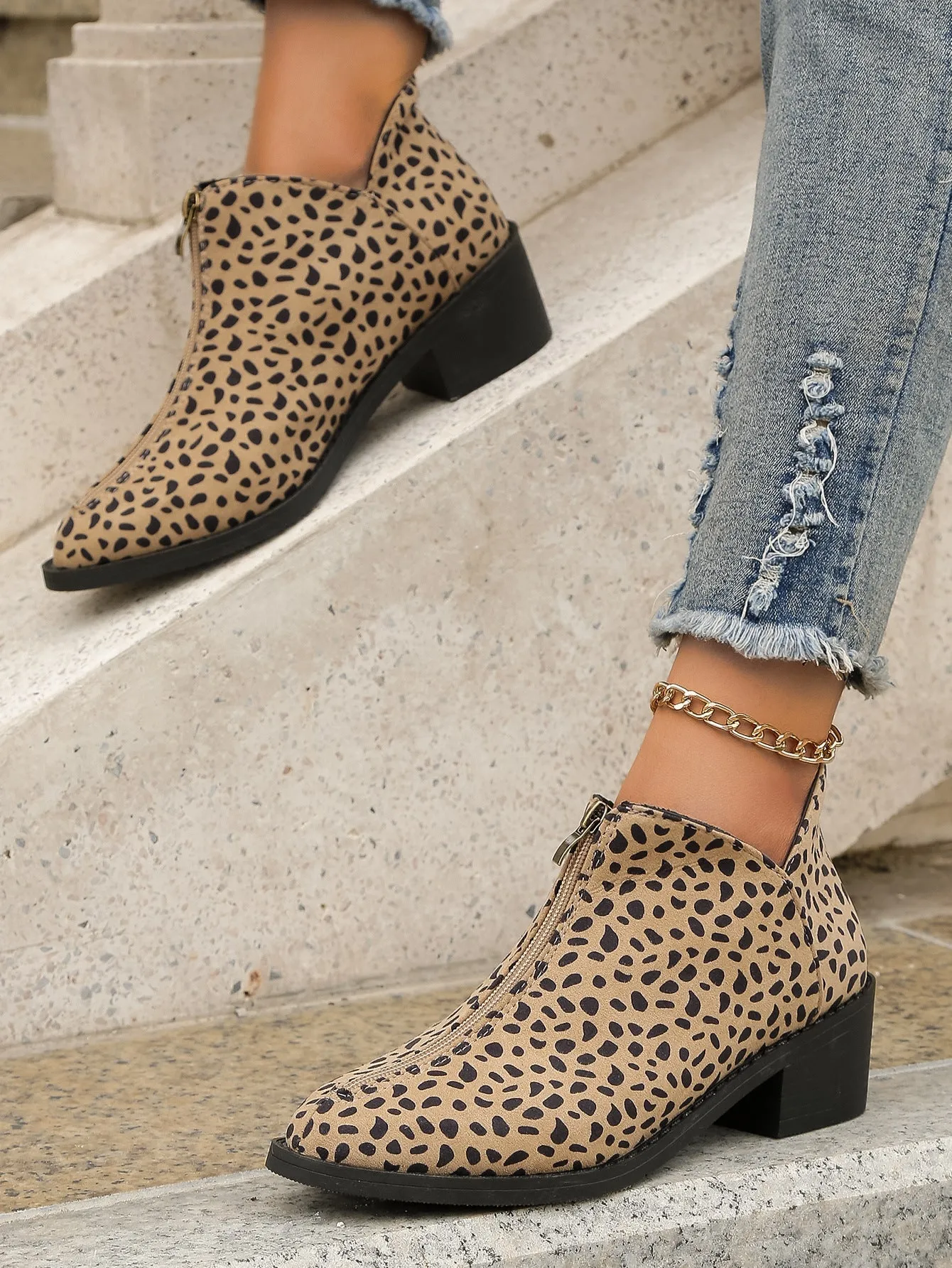 elveswallet Fine point leopard mid-seam zip-up Chelsea shoes