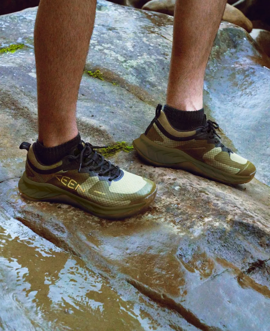 Men's Versacore Waterproof Shoe  |  Silver Lining/Scarlet Ibis