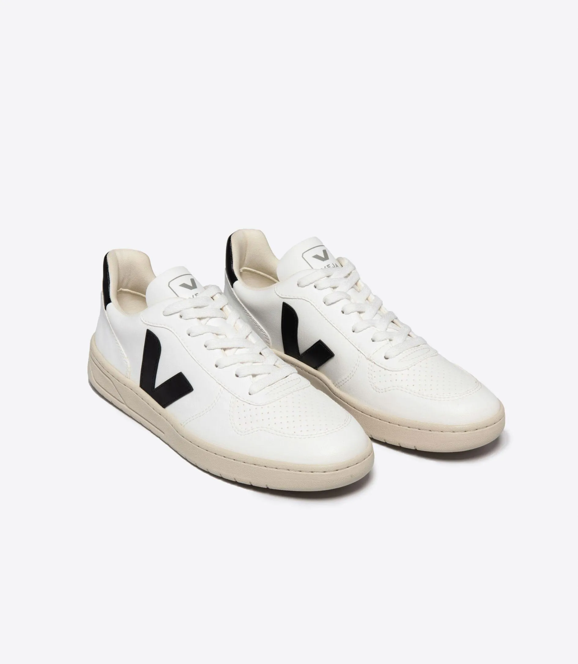 Veja - V-10 CWL WHITE BLACK