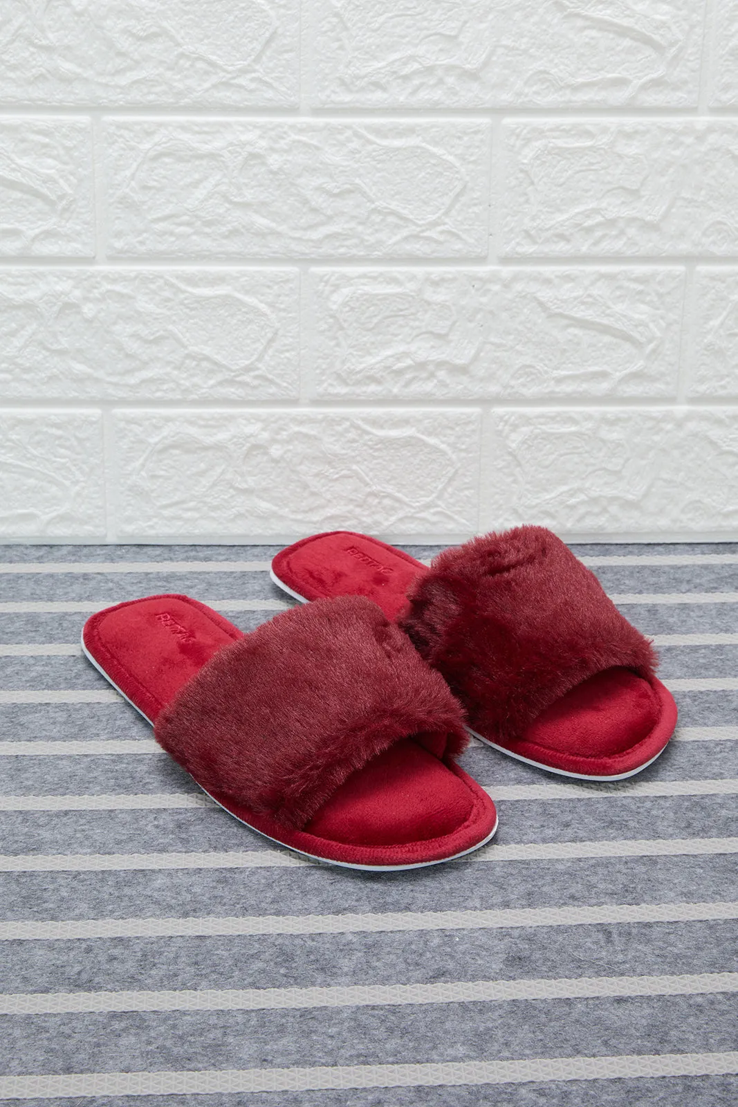 Women Burgundy Classic Slipper